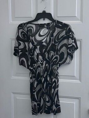 New York & Company Vintage Black and Tan Abstract Swirl Tunic
